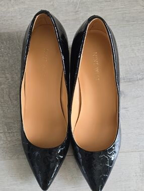 Nine West Black Croc-Embossed Patent Pointed Flats